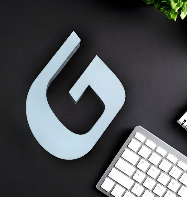 Flash letter with illumination